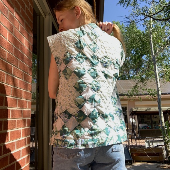 Unique Unisex Small Vintage Hand-Quilted Vest With Collar - Picture 5 of 8